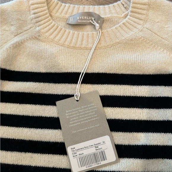 Everlane Cashmere The Boxy Crew, Bone/ Black, Size M, NWT - Picture 3 of 7